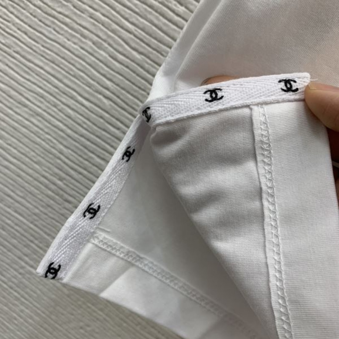 CHANEL スーパーコピー 半袖Tシャツ ロゴ ファション豊富に表現 シャネル