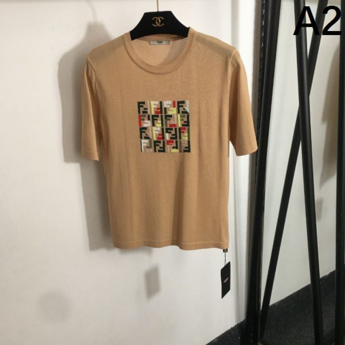 シーズンの流行にチェック FENDI フェンデイ コピー 半袖Tシャツ 上質な素材感