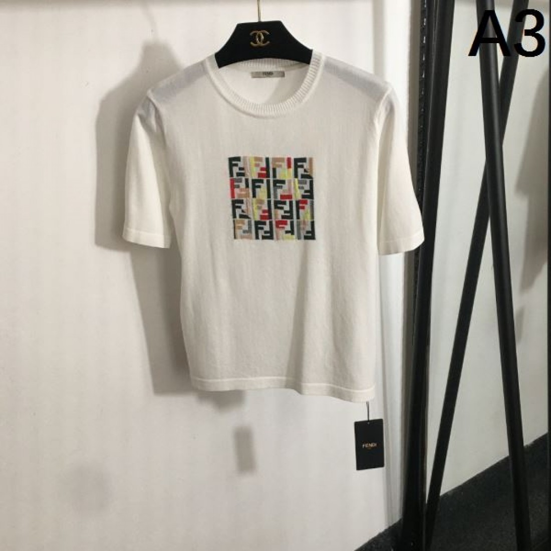 シーズンの流行にチェック FENDI フェンデイ コピー 半袖Tシャツ 上質な素材感