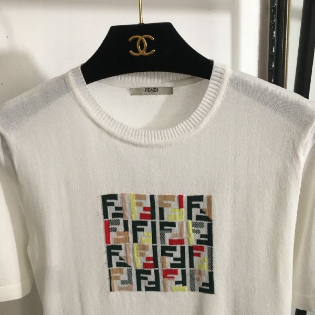 シーズンの流行にチェック FENDI フェンデイ コピー 半袖Tシャツ 上質な素材感