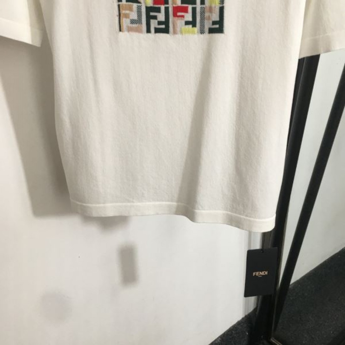 シーズンの流行にチェック FENDI フェンデイ コピー 半袖Tシャツ 上質な素材感