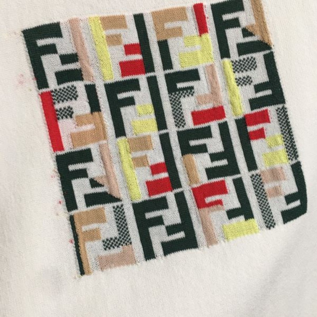 シーズンの流行にチェック FENDI フェンデイ コピー 半袖Tシャツ 上質な素材感