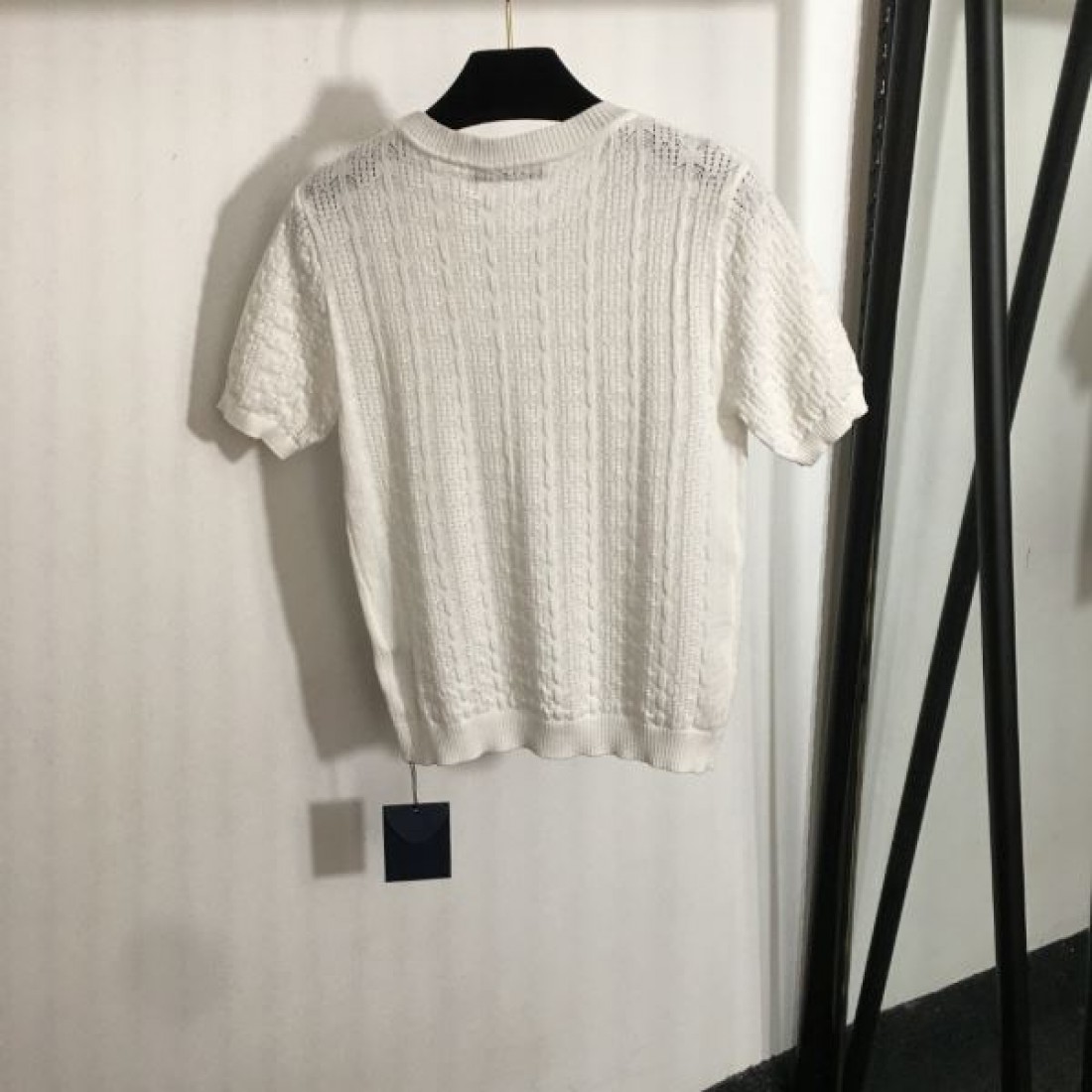 都会感と落ち着きを兼ね備えた LOUIS VUITTON ルイヴィトン コピー 半袖ニット