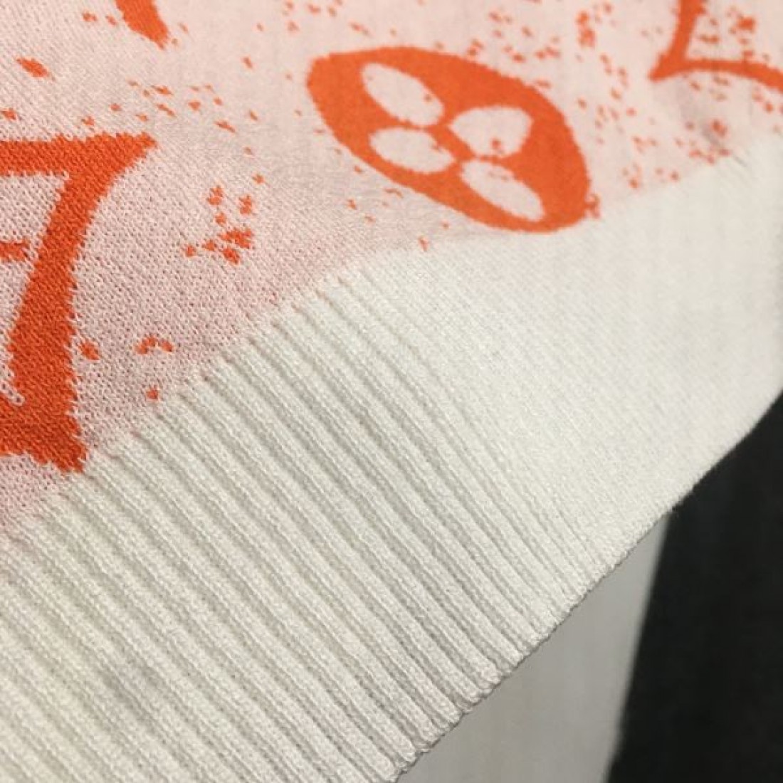 柔らかさと存在感を両立した ルイヴィトン コピー 半袖Tシャツ LOUIS VUITTON