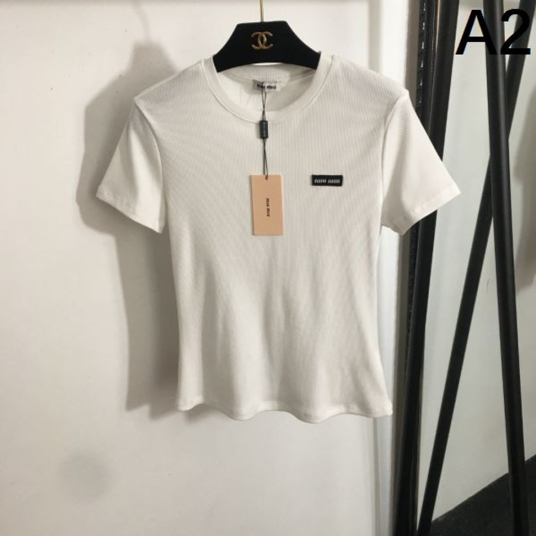 ミュウミュウ コピー 半袖Tシャツ MIU MIU 優美なシルエットが魅力