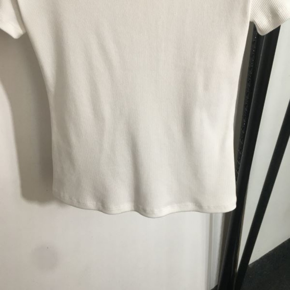 ミュウミュウ コピー 半袖Tシャツ MIU MIU 優美なシルエットが魅力