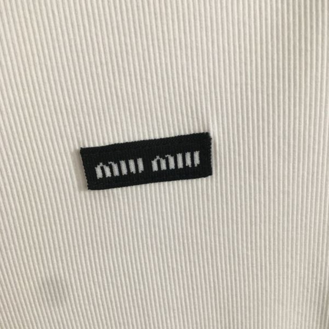 ミュウミュウ コピー 半袖Tシャツ MIU MIU 優美なシルエットが魅力
