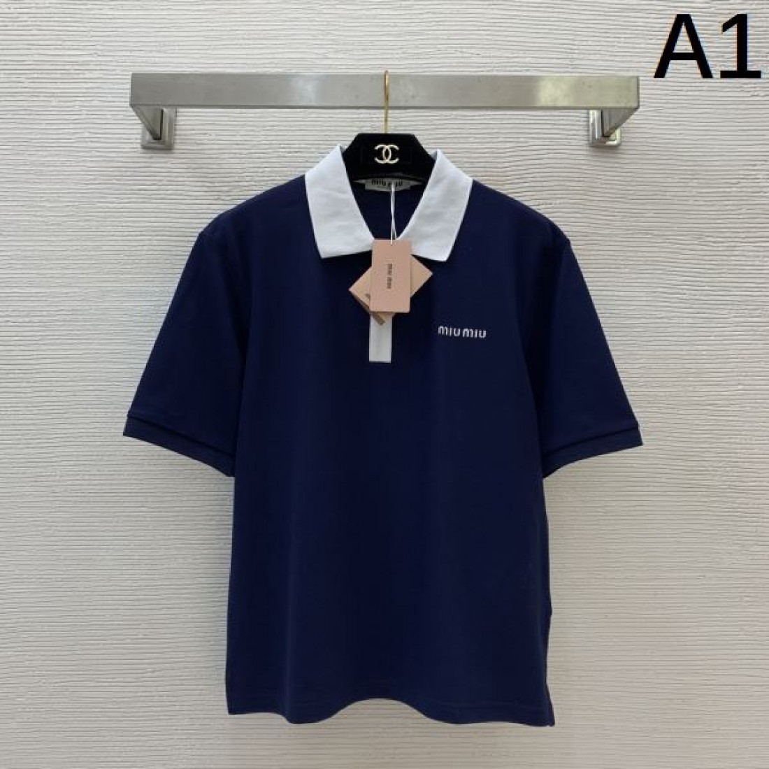 MIU MIU コピー 半袖Tシャツ ミュウミュウらしい 繊細で柔らかなニュアンス