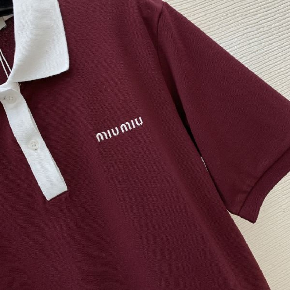 MIU MIU コピー 半袖Tシャツ ミュウミュウらしい 繊細で柔らかなニュアンス