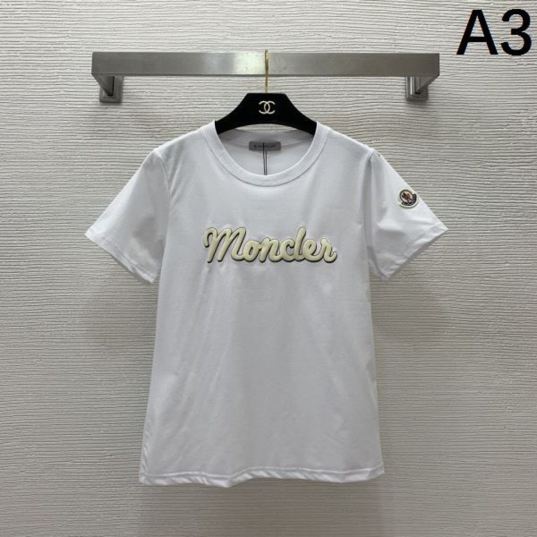 爽やかで知的な雰囲気をまとった モンクレール コピー 半袖Tシャツ MONCLER