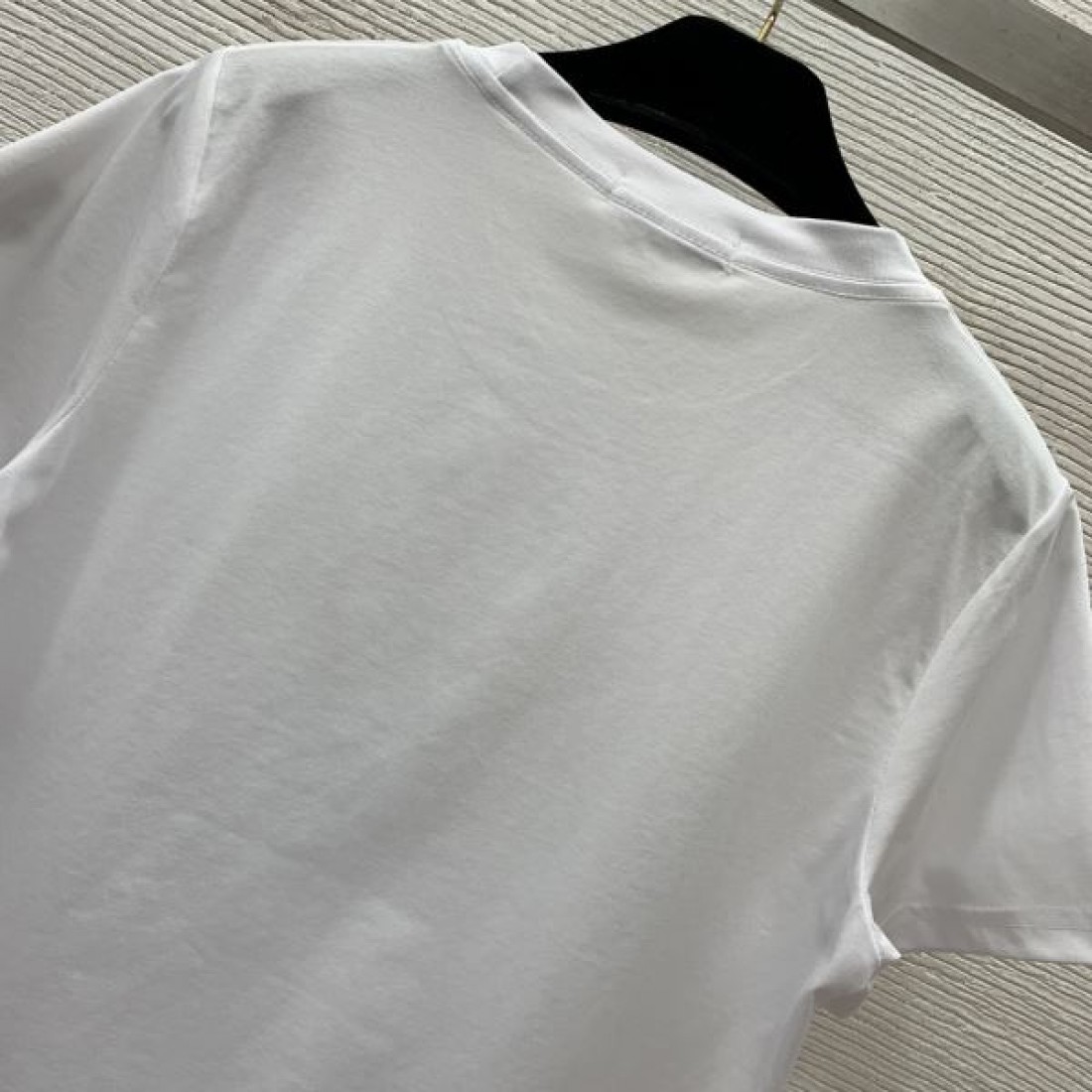 爽やかで知的な雰囲気をまとった モンクレール コピー 半袖Tシャツ MONCLER