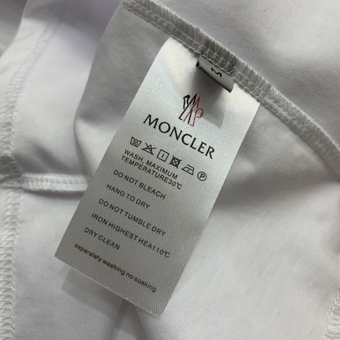 爽やかで知的な雰囲気をまとった モンクレール コピー 半袖Tシャツ MONCLER