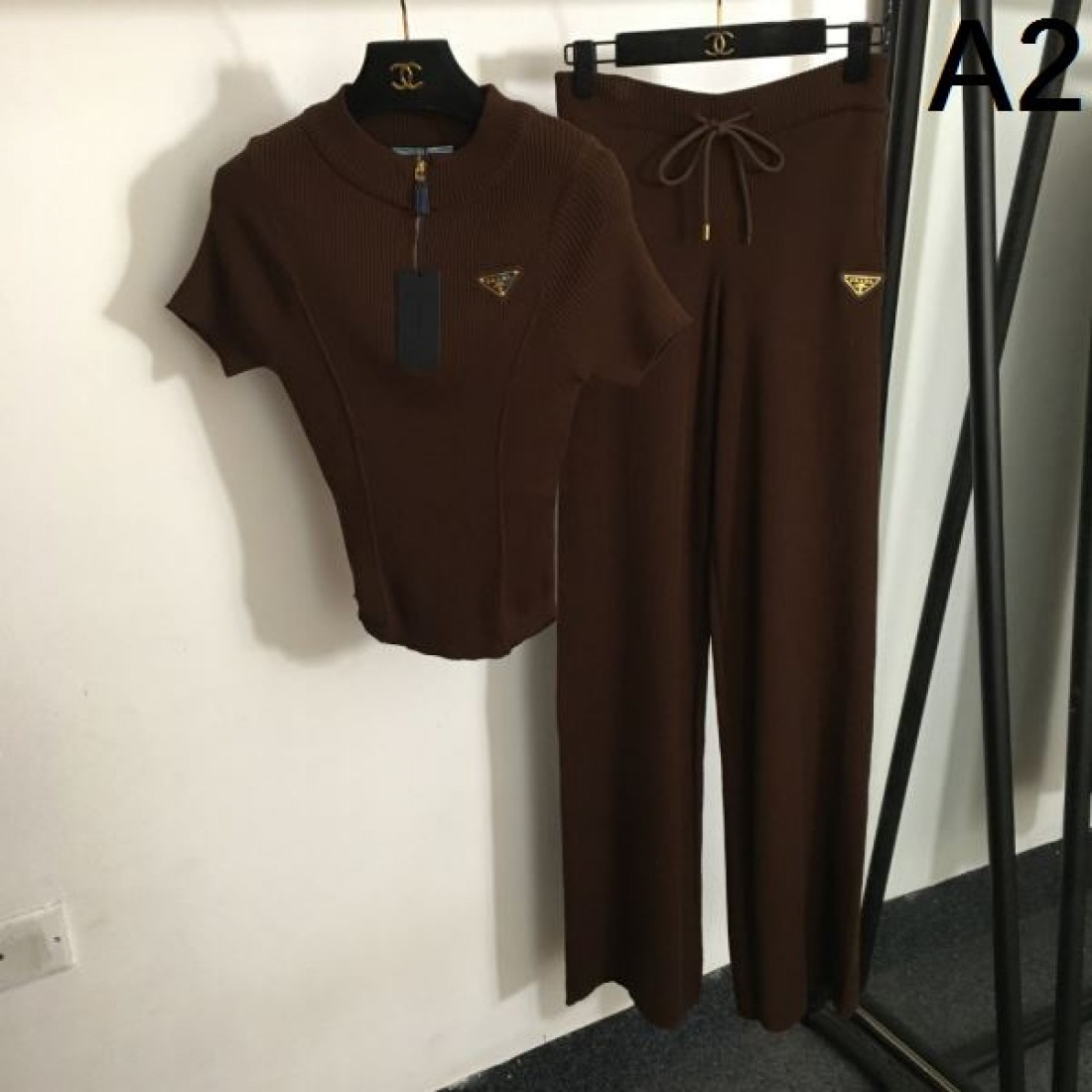 洗練された存在感が光る PRADA プラダ コピー 上下セット モダン