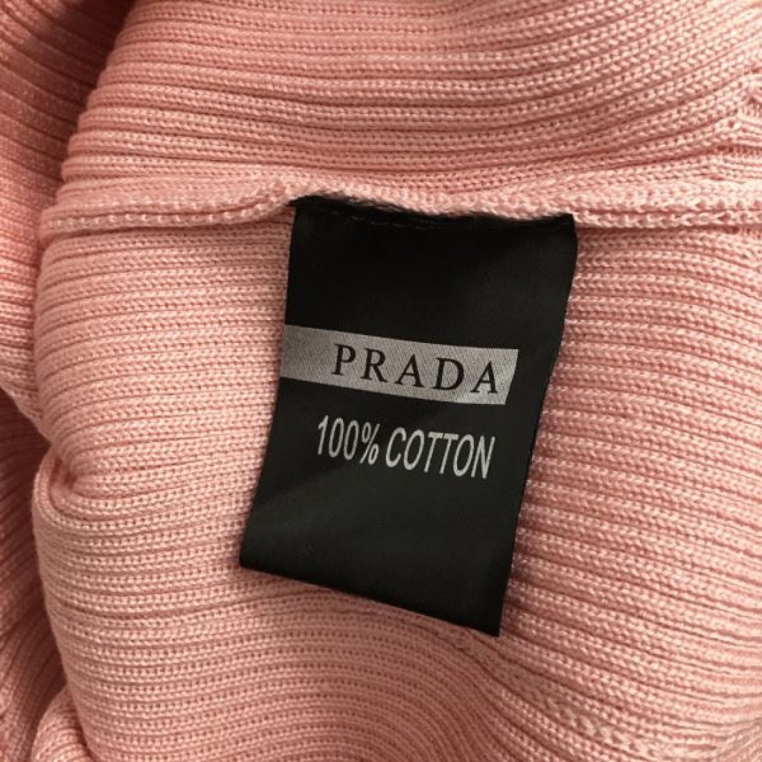 洗練された存在感が光る PRADA プラダ コピー 上下セット モダン