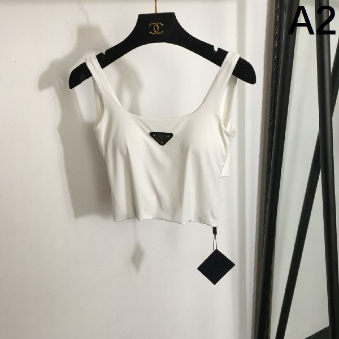 エレガントで実用的な PRADA プラダ コピー キャミソール ナチュラル