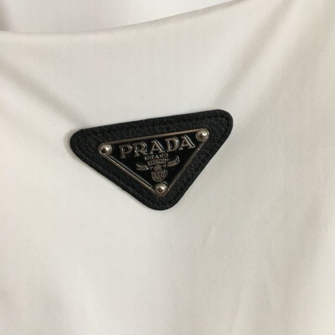 エレガントで実用的な PRADA プラダ コピー キャミソール ナチュラル