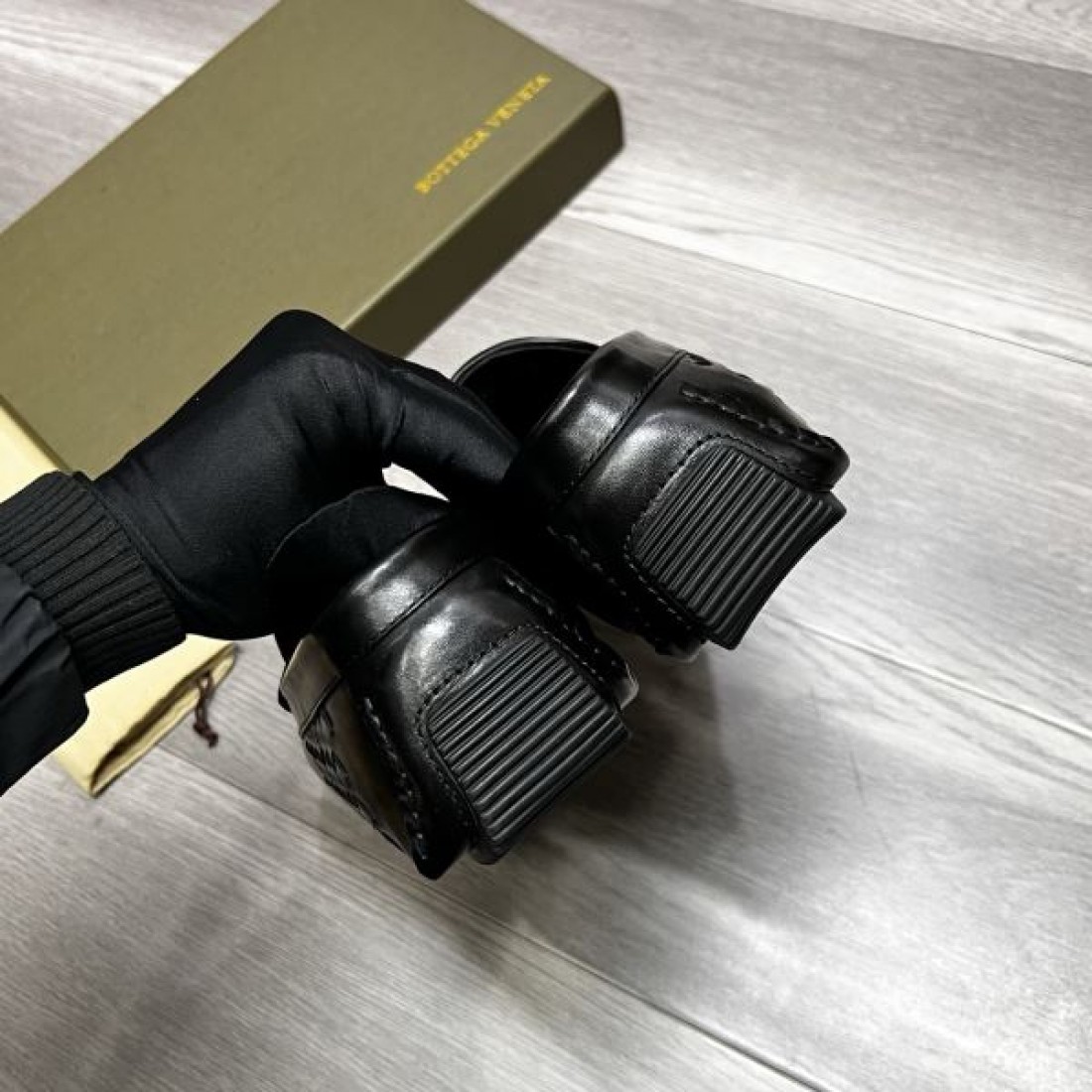 都会的で モードな雰囲気 BOTTEGA VENETA ボッテガヴェネタ コピー ビジネスシューズ が人気