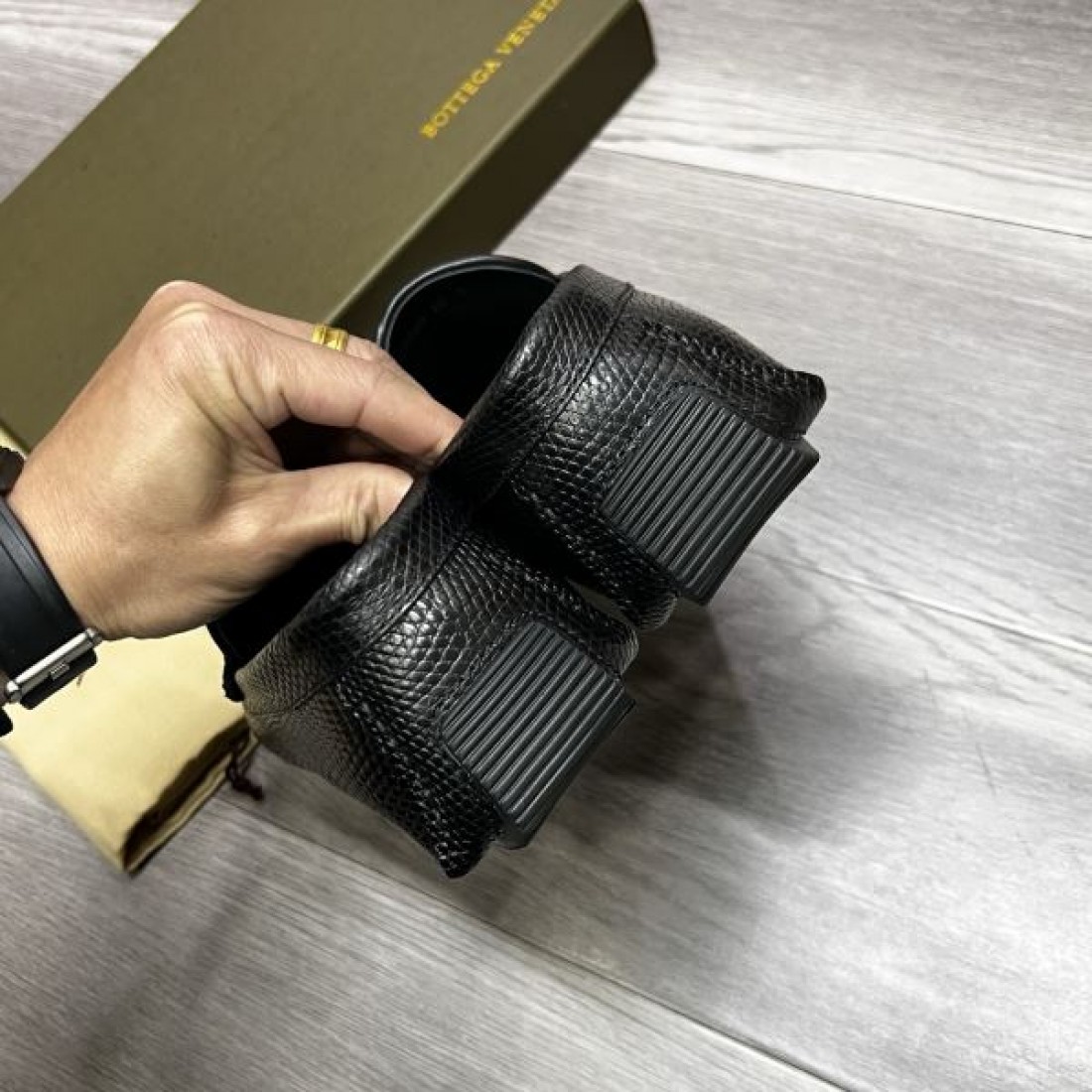 存在感のあるスタイルで BOTTEGA VENETA ボッテガヴェネタ コピー ビジネスシューズ