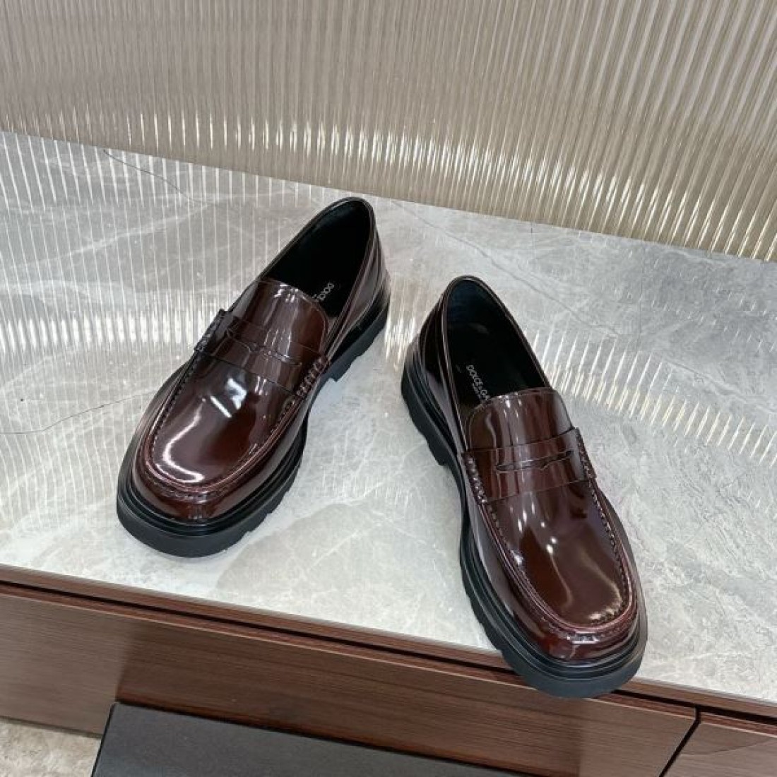  魅力的で知的な FERRAGAMO サルヴァトーレ フェラガモ コピー ビジネスシューズ