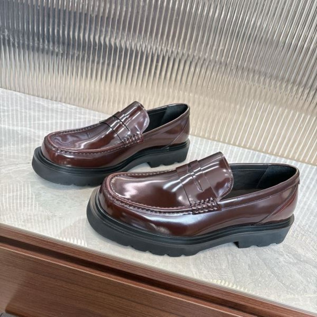  魅力的で知的な FERRAGAMO サルヴァトーレ フェラガモ コピー ビジネスシューズ