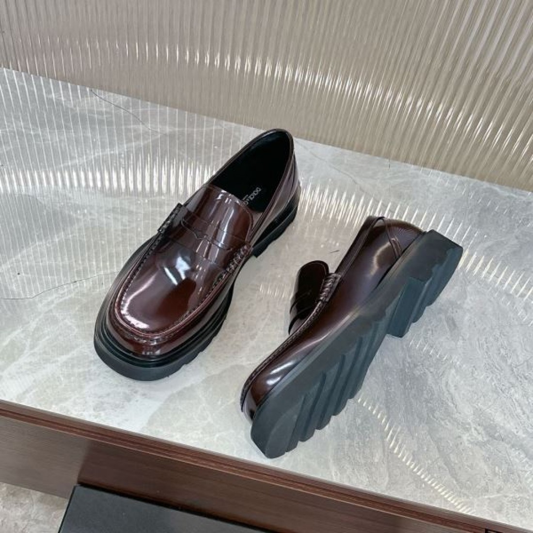  魅力的で知的な FERRAGAMO サルヴァトーレ フェラガモ コピー ビジネスシューズ