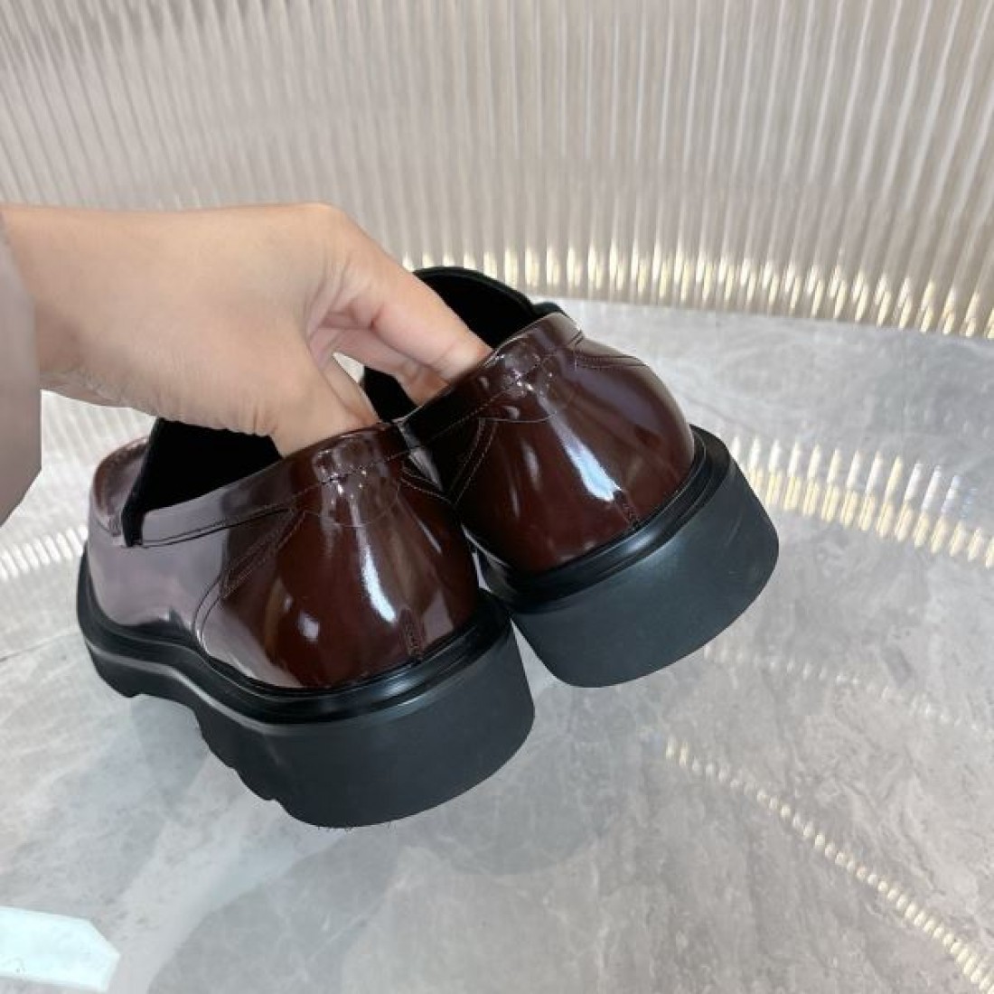  魅力的で知的な FERRAGAMO サルヴァトーレ フェラガモ コピー ビジネスシューズ