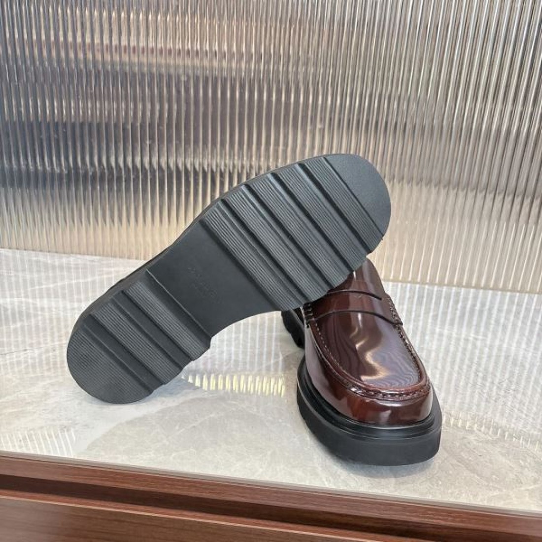  魅力的で知的な FERRAGAMO サルヴァトーレ フェラガモ コピー ビジネスシューズ