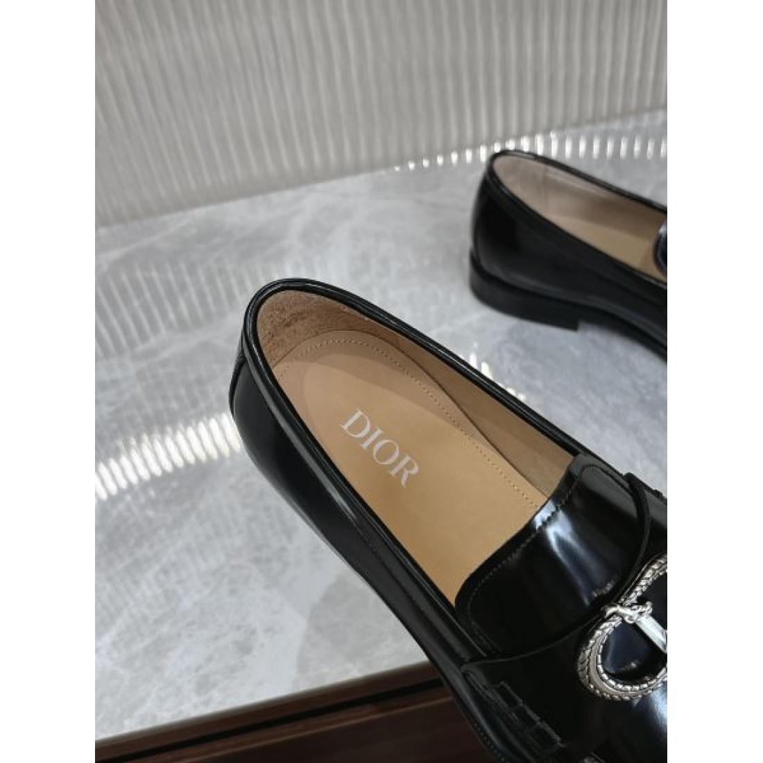 DIOR ディオール コピー ビジネスシューズ 上質でエッジの効いたフォルムが魅力
