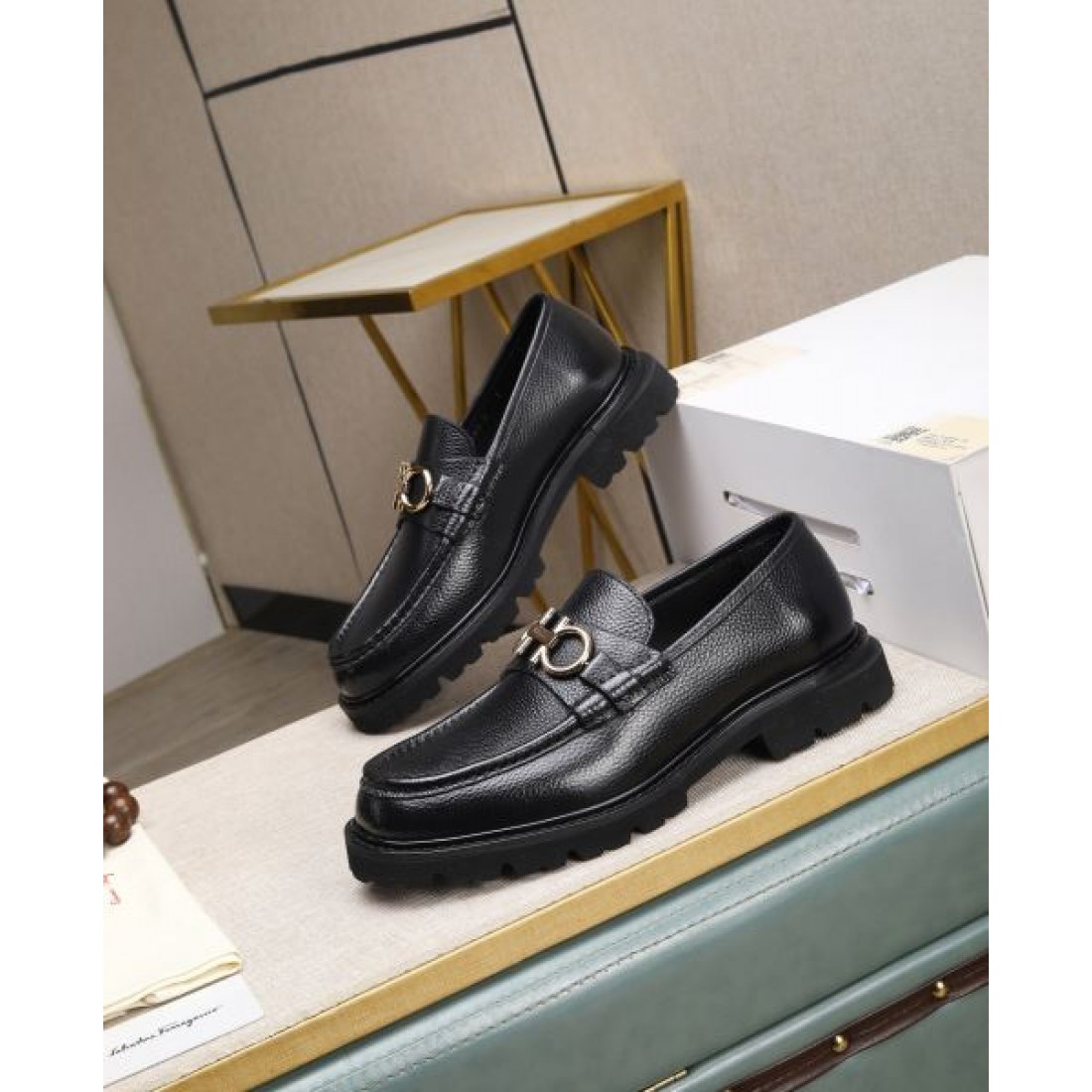 圧倒的な 存在感のある サルヴァトーレ コピー ビジネスシューズ FERRAGAMO
