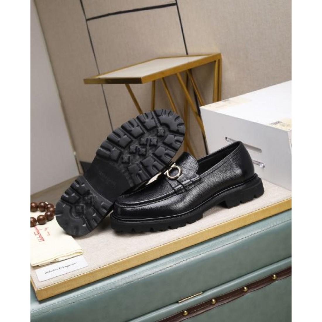 圧倒的な 存在感のある サルヴァトーレ コピー ビジネスシューズ FERRAGAMO