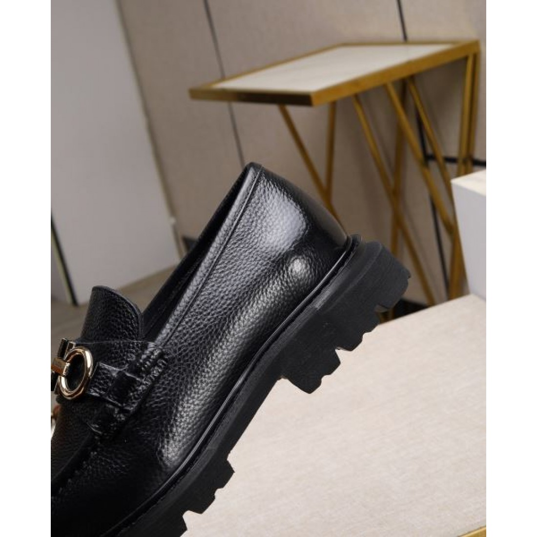 圧倒的な 存在感のある サルヴァトーレ コピー ビジネスシューズ FERRAGAMO