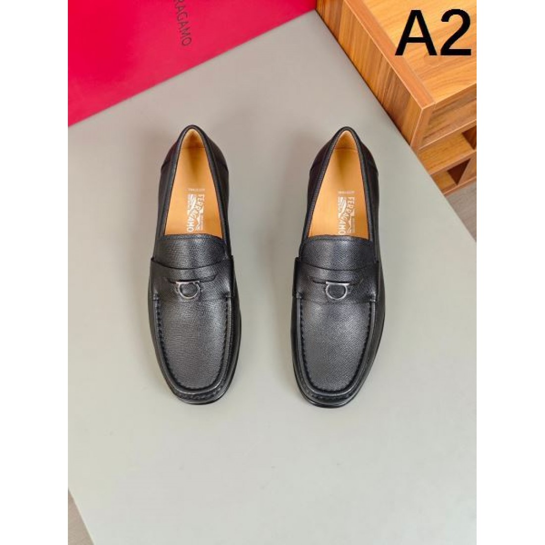 洗練と重厚感を備えた FERRAGAMO サルヴァトーレ コピー ビジネスシューズ