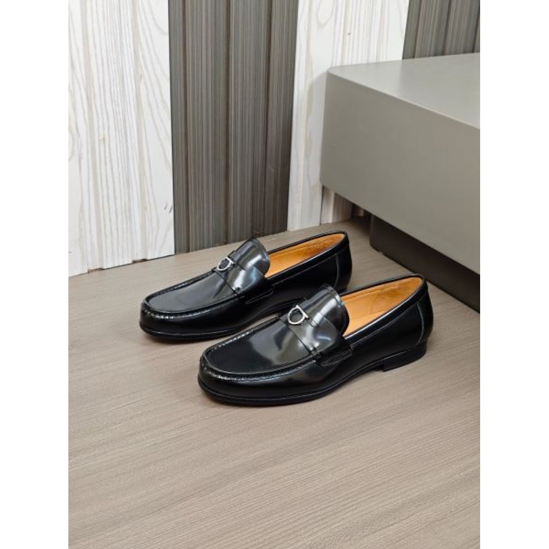 洗練と重厚感を備えた FERRAGAMO サルヴァトーレ コピー ビジネスシューズ