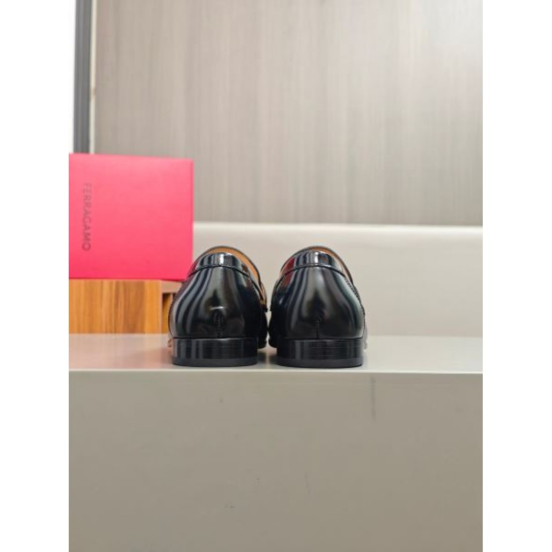 洗練と重厚感を備えた FERRAGAMO サルヴァトーレ コピー ビジネスシューズ
