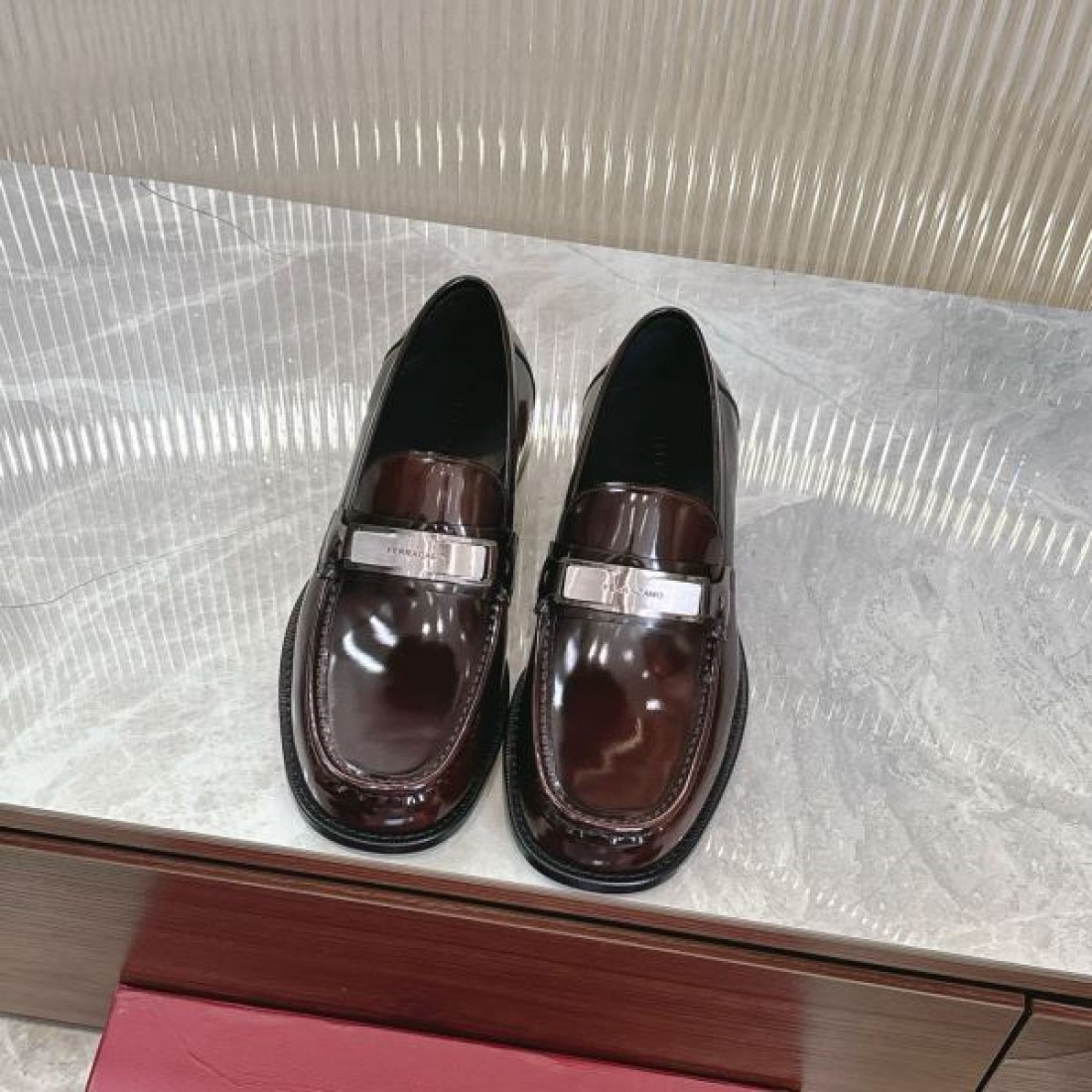 FERRAGAMOのサルヴァトーレ コピー ビジネスシューズで、魅力的かつ高品位に