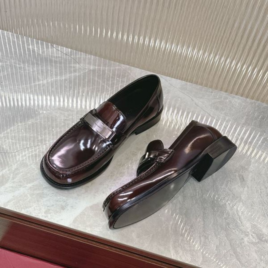 FERRAGAMOのサルヴァトーレ コピー ビジネスシューズで、魅力的かつ高品位に