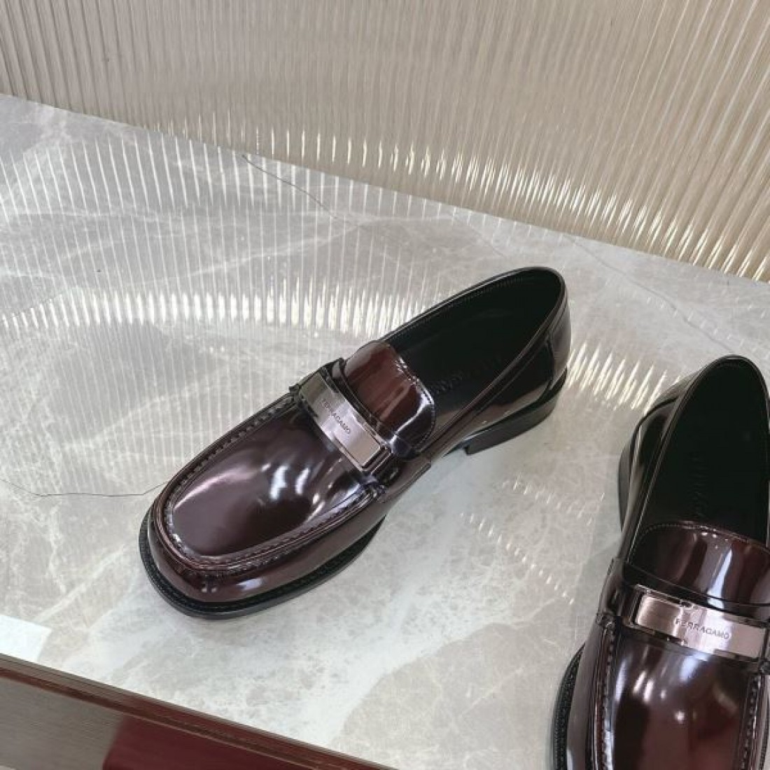 FERRAGAMOのサルヴァトーレ コピー ビジネスシューズで、魅力的かつ高品位に