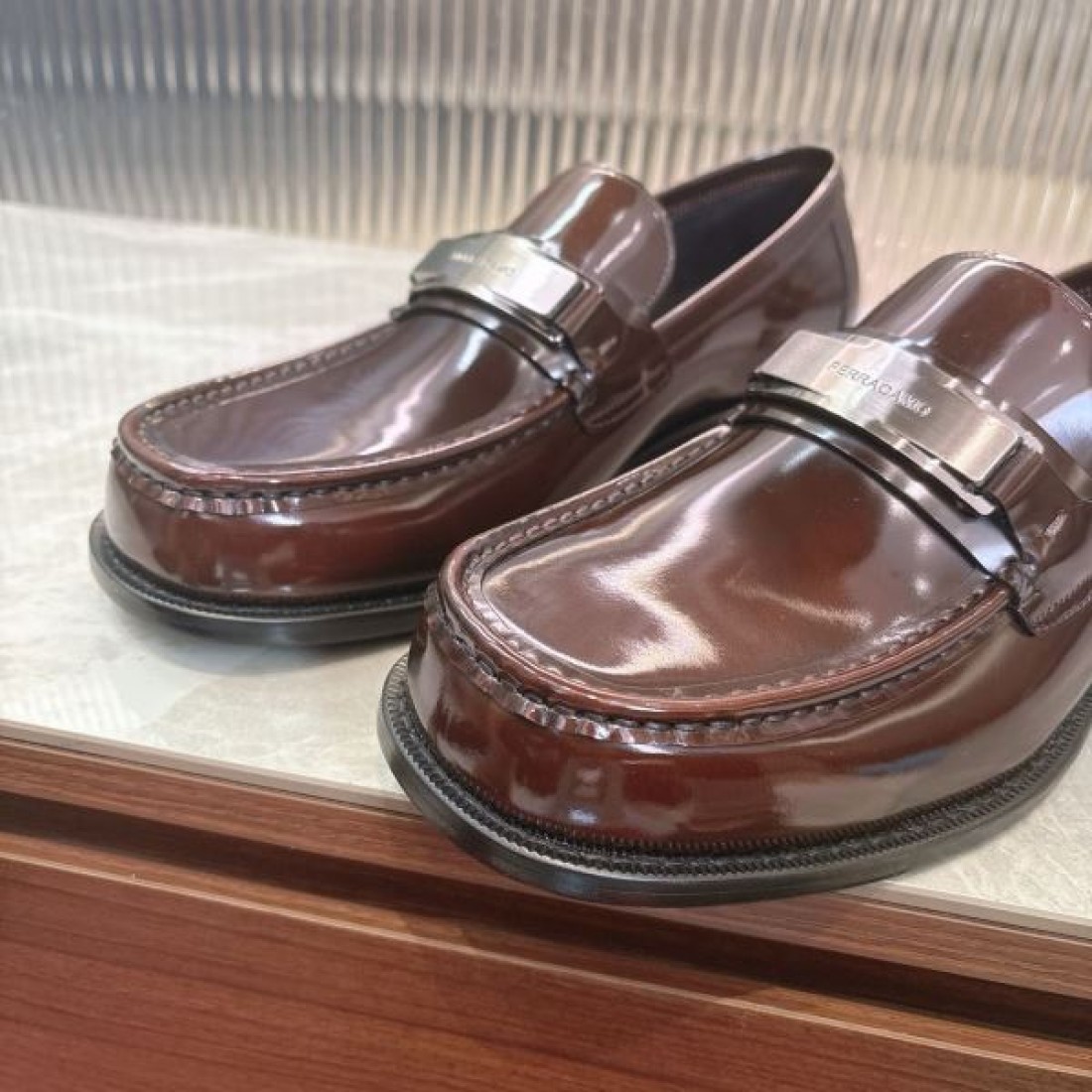 FERRAGAMOのサルヴァトーレ コピー ビジネスシューズで、魅力的かつ高品位に