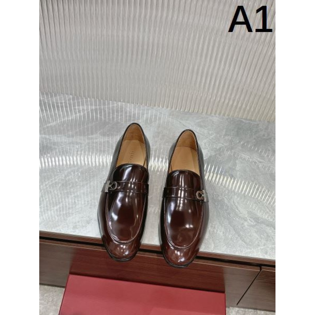 サルヴァトーレ コピー ビジネスシューズ FERRAGAMO 独特な雰囲気と贅沢感