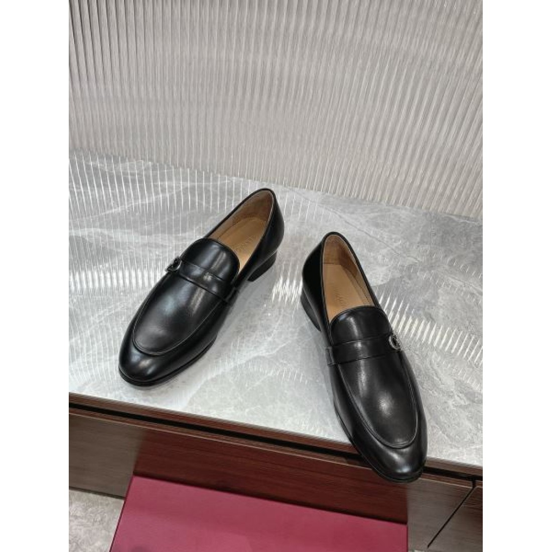 サルヴァトーレ コピー ビジネスシューズ FERRAGAMO 独特な雰囲気と贅沢感