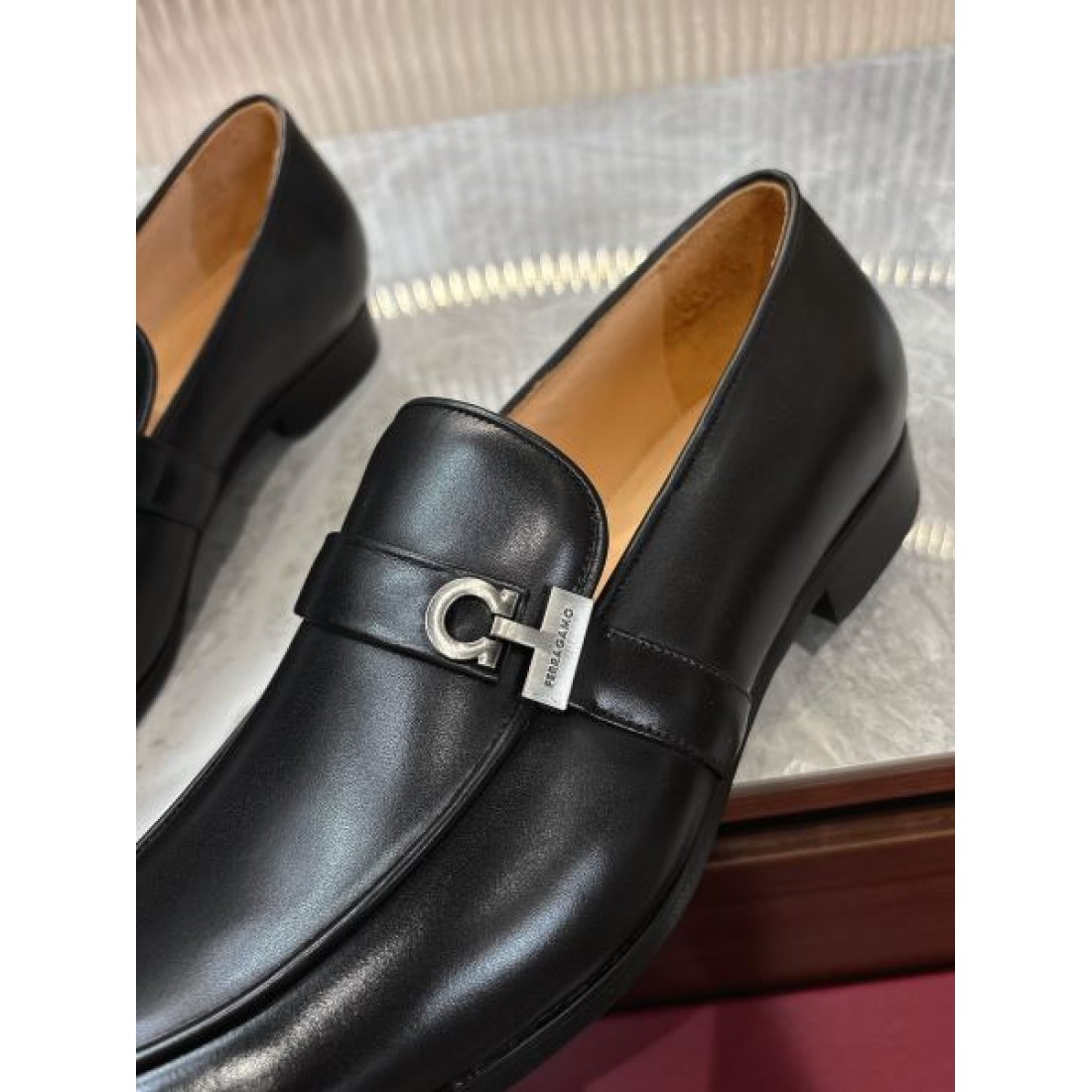 サルヴァトーレ コピー ビジネスシューズ FERRAGAMO 独特な雰囲気と贅沢感