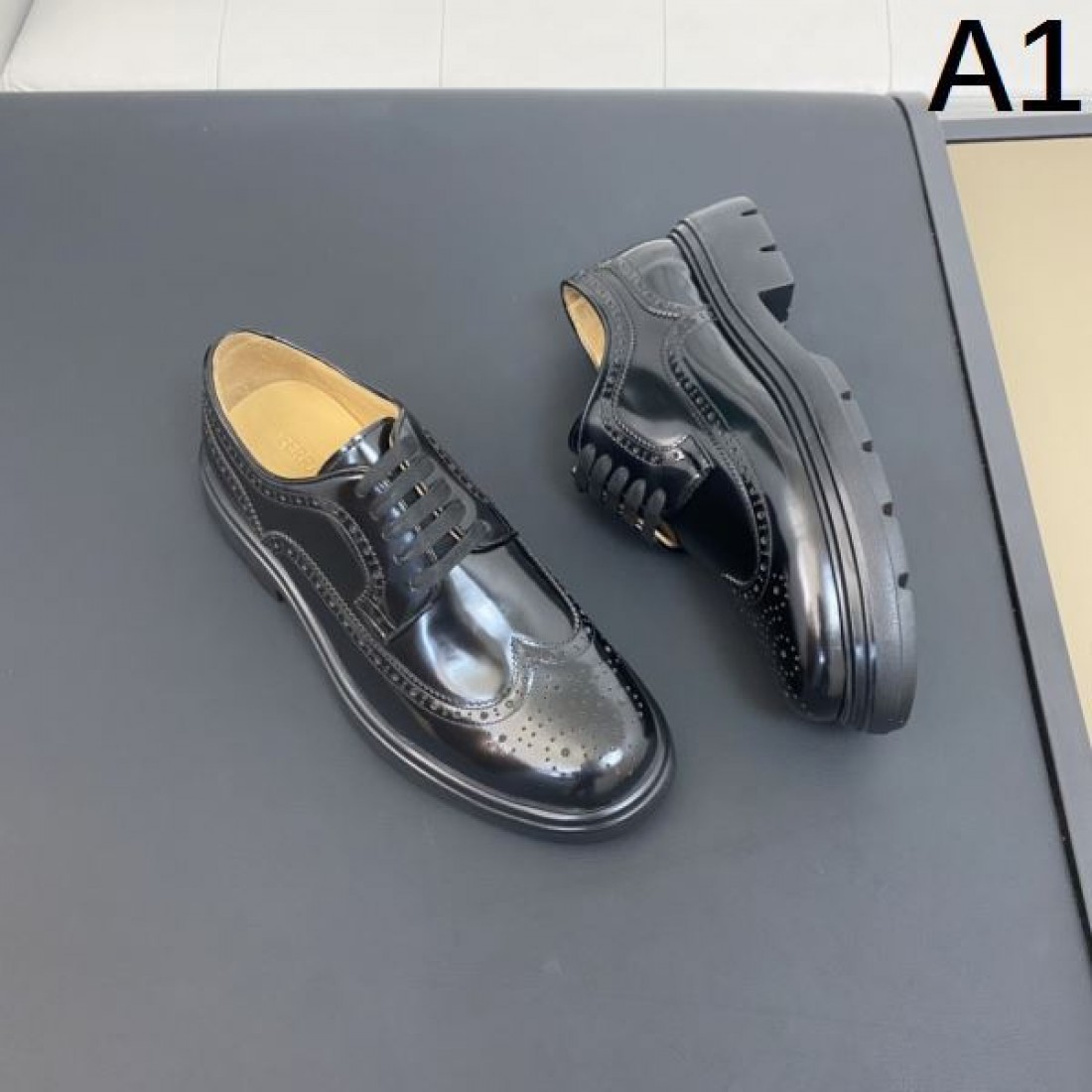 ラグジュアリーで大人の魅力が漂う FERRAGAMO サルヴァトーレ コピー ビジネスシューズ