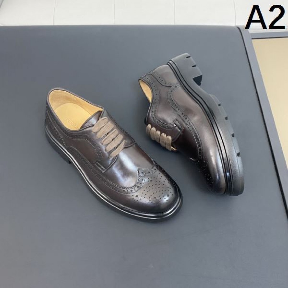 ラグジュアリーで大人の魅力が漂う FERRAGAMO サルヴァトーレ コピー ビジネスシューズ