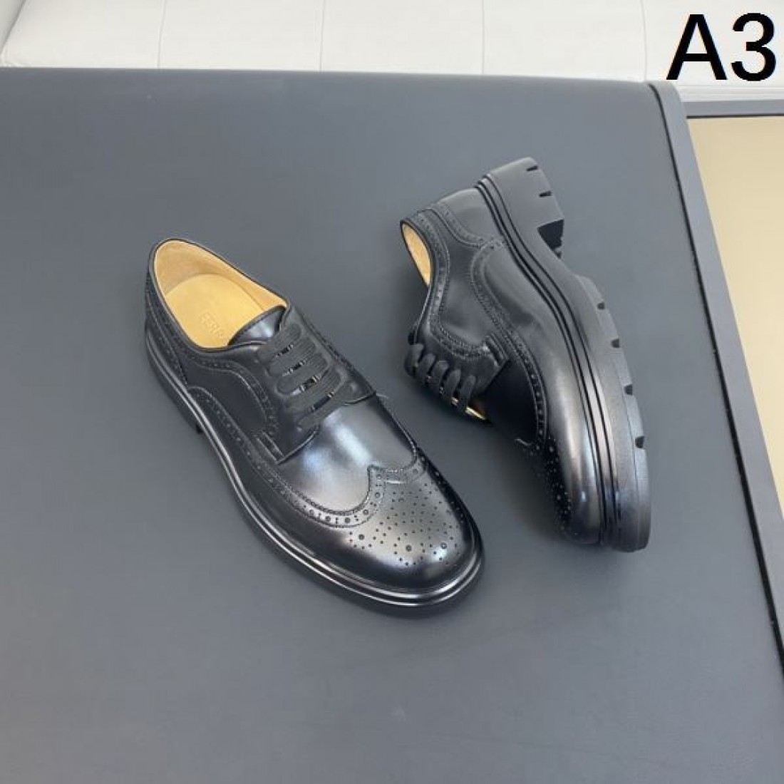ラグジュアリーで大人の魅力が漂う FERRAGAMO サルヴァトーレ コピー ビジネスシューズ