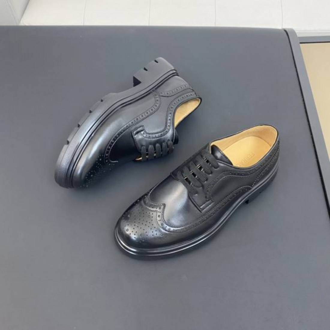 ラグジュアリーで大人の魅力が漂う FERRAGAMO サルヴァトーレ コピー ビジネスシューズ
