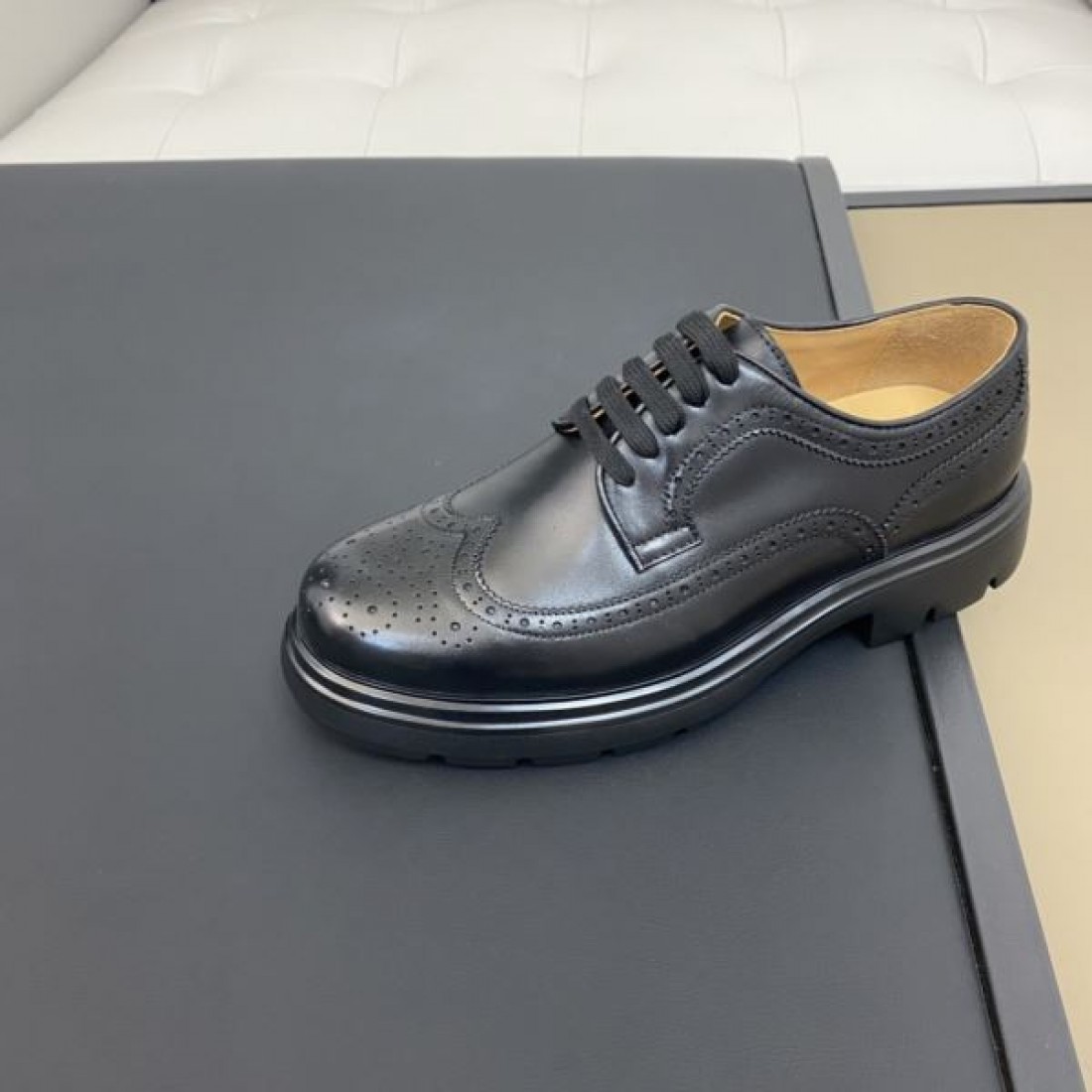 ラグジュアリーで大人の魅力が漂う FERRAGAMO サルヴァトーレ コピー ビジネスシューズ