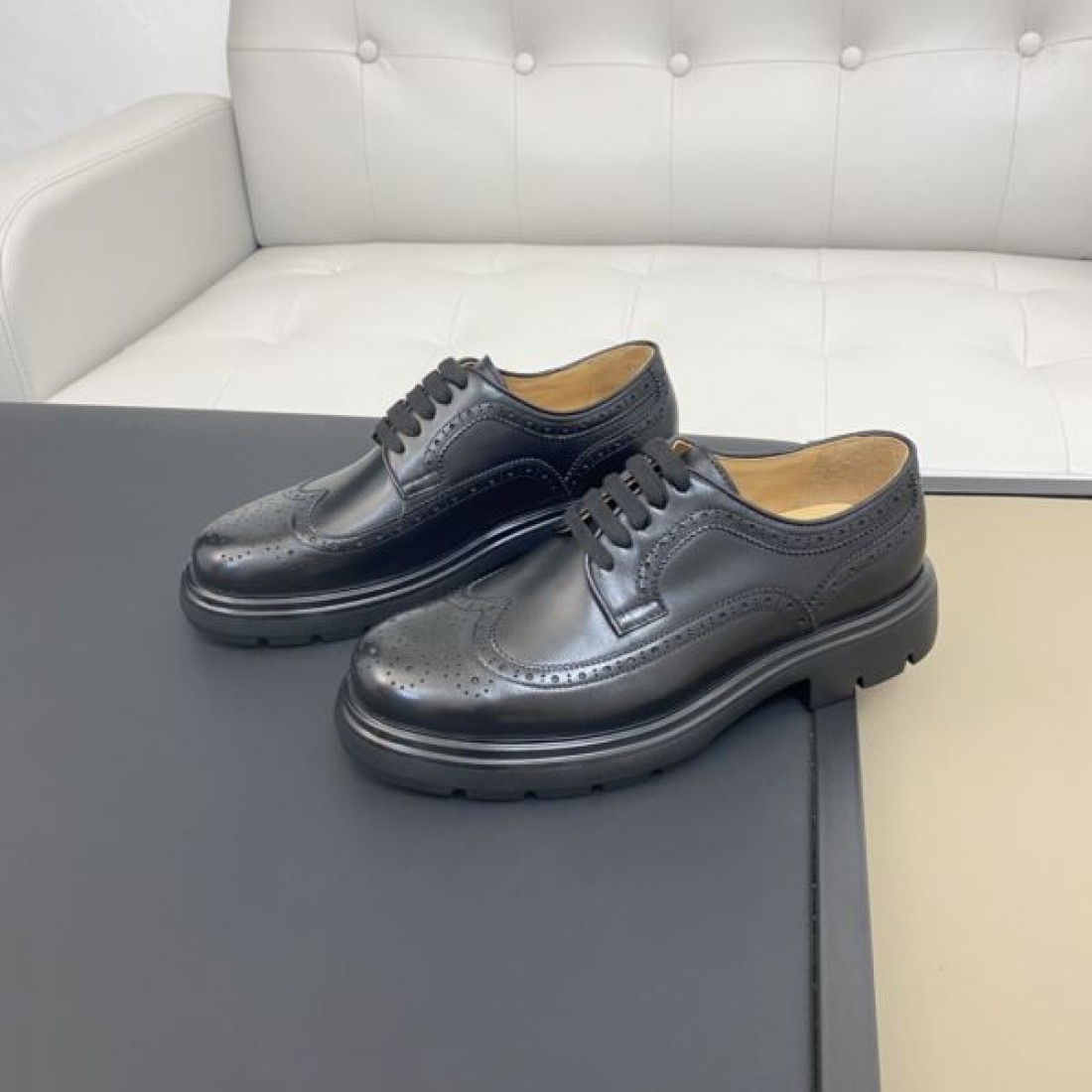 ラグジュアリーで大人の魅力が漂う FERRAGAMO サルヴァトーレ コピー ビジネスシューズ
