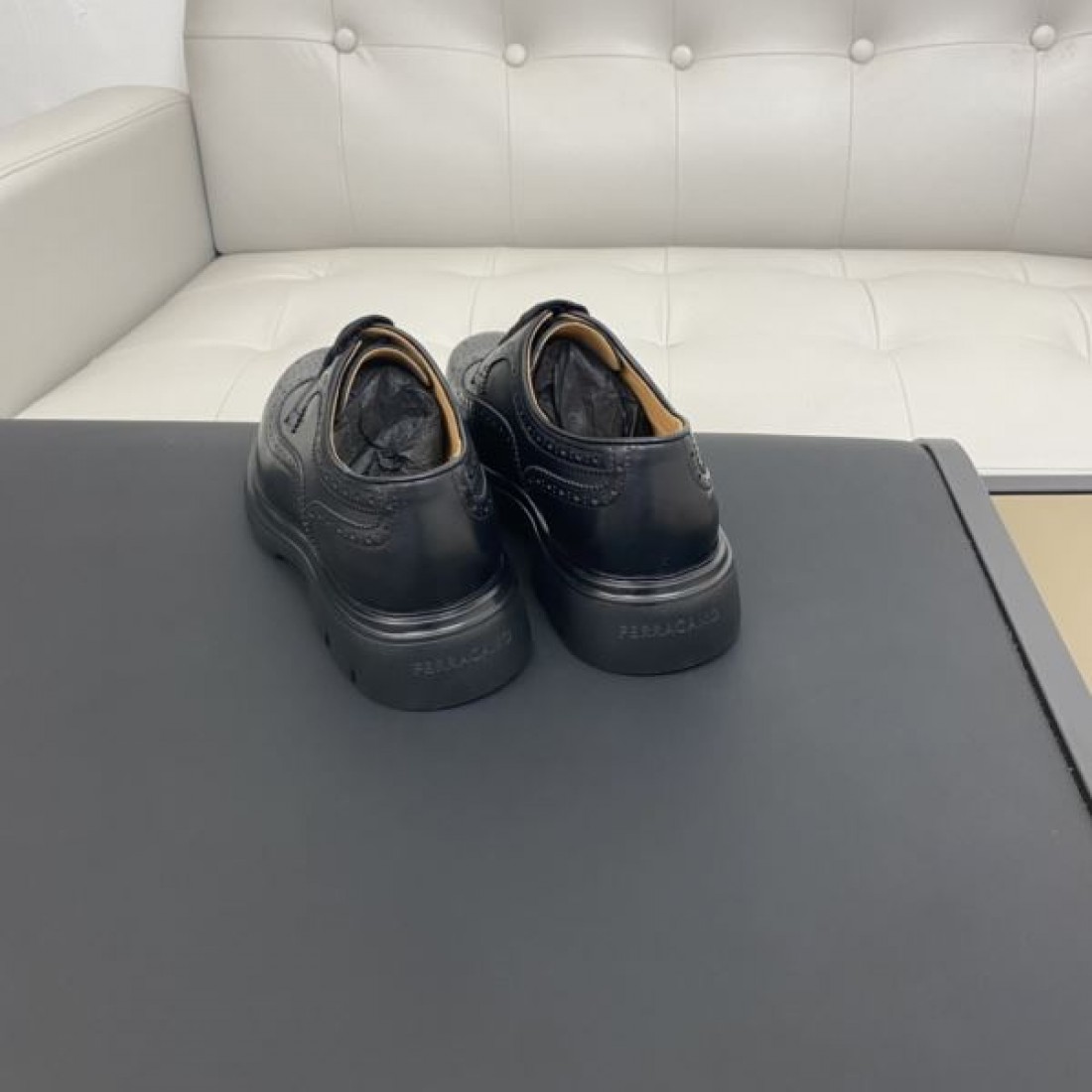 ラグジュアリーで大人の魅力が漂う FERRAGAMO サルヴァトーレ コピー ビジネスシューズ