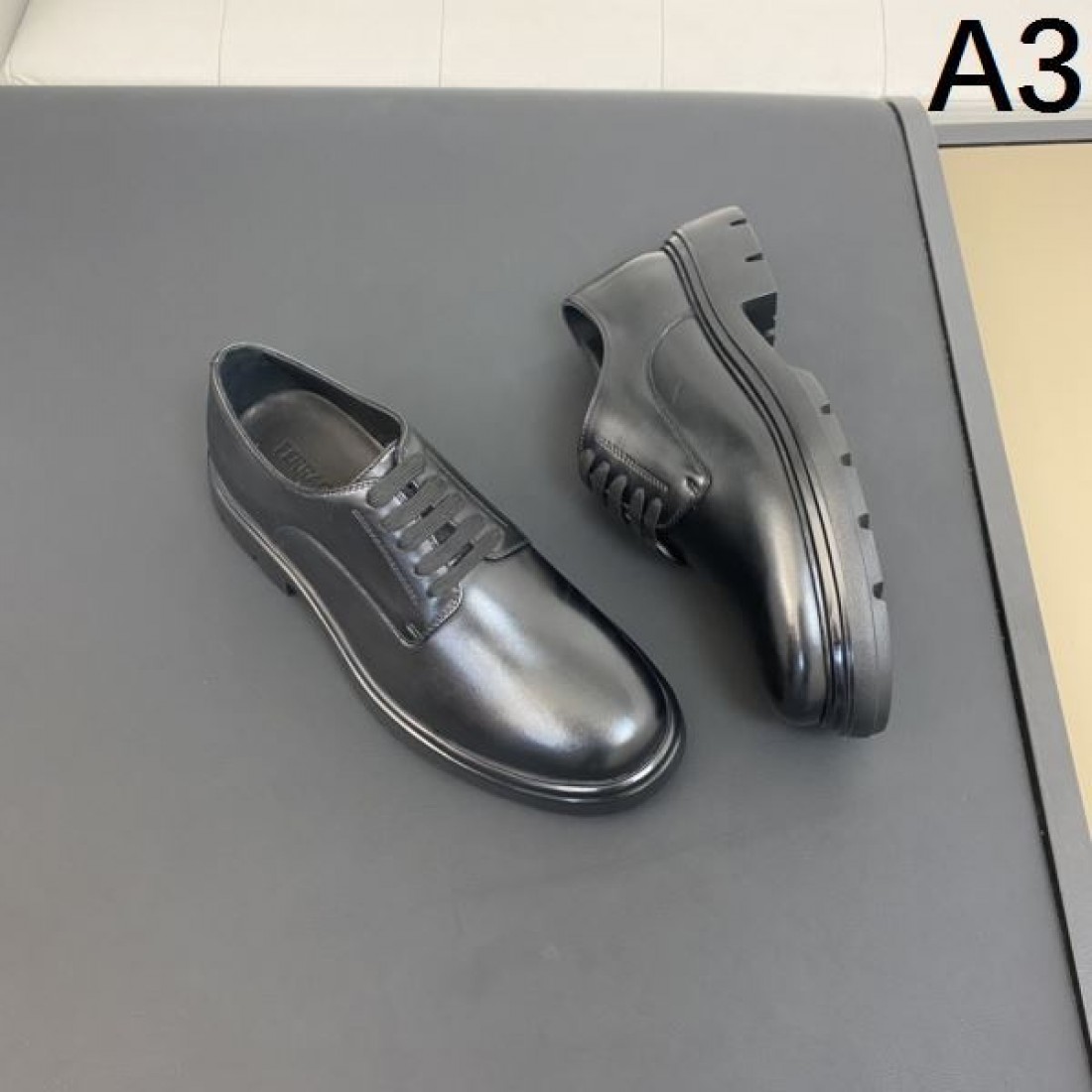 エレガントな印象を与える サルヴァトーレ コピー ビジネスシューズ FERRAGAMOの逸品