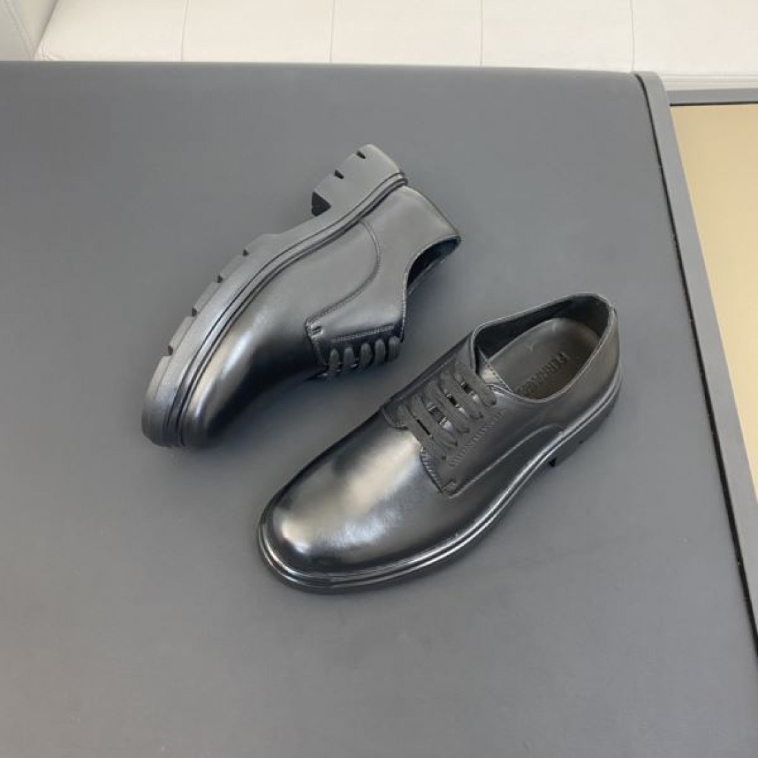 エレガントな印象を与える サルヴァトーレ コピー ビジネスシューズ FERRAGAMOの逸品